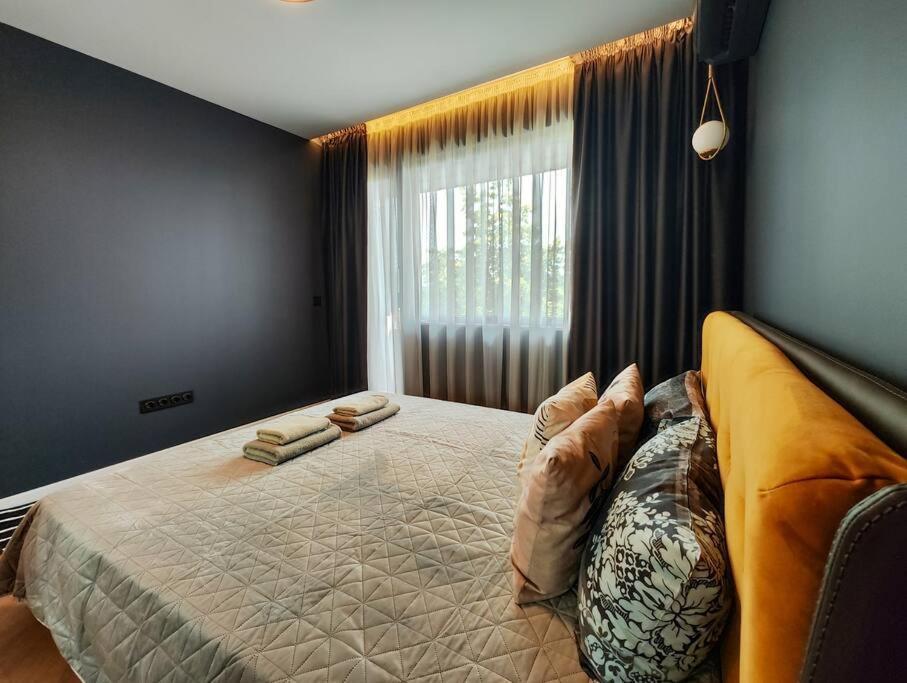 Topaz Beachfront Apartment Варна Екстер'єр фото