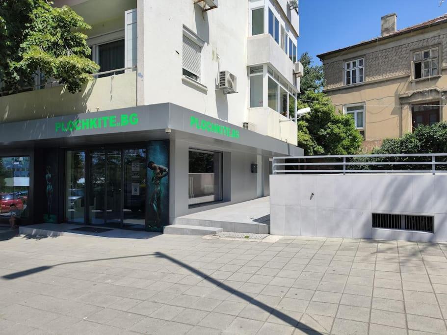 Topaz Beachfront Apartment Варна Екстер'єр фото